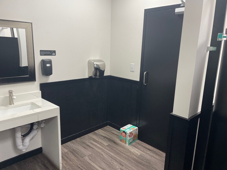 More Photos Of 313 FM 1103, Cibolo Freestanding For Lease