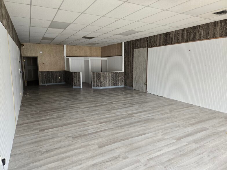 More Photos Of 1900-1940 Military Rd, Columbus Storefront For Lease