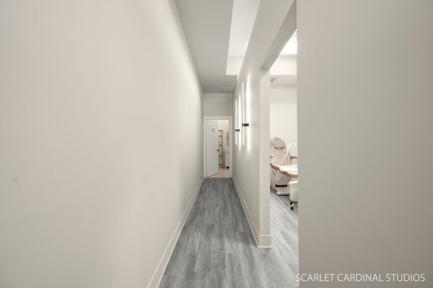 More Photos Of 2956 N Lincoln Ave, Chicago General Retail For Lease