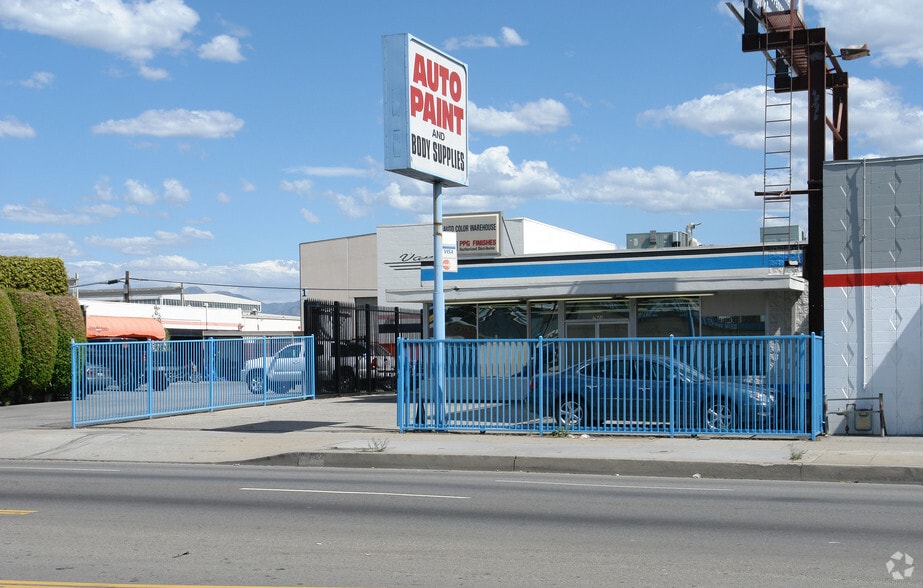 More Photos Of 7622 Van Nuys Blvd, Van Nuys Warehouse For Lease