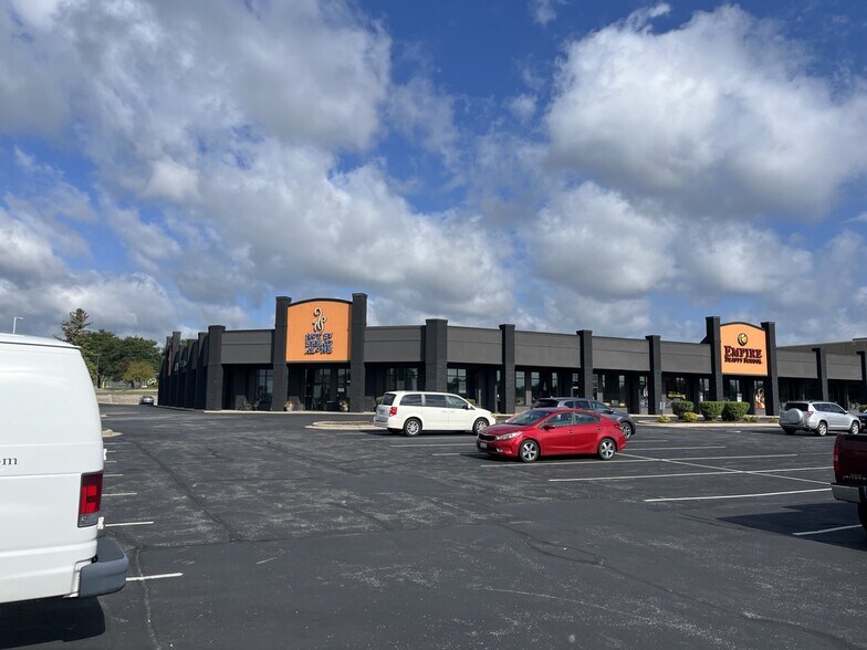 More Photos Of 940 Hansen Rd, Green Bay Storefront For Sale