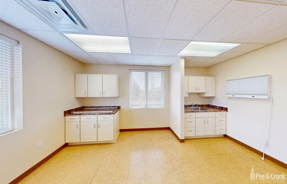 More Photos Of 825 Davis St, Blacksburg Medical For Lease