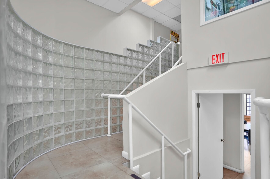 More Photos Of 3317-3347 NW 74th St, Miami Warehouse For Sale