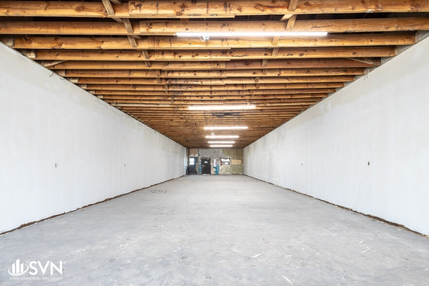 More Photos Of 940-942 Winchester Rd, Lexington Storefront For Lease