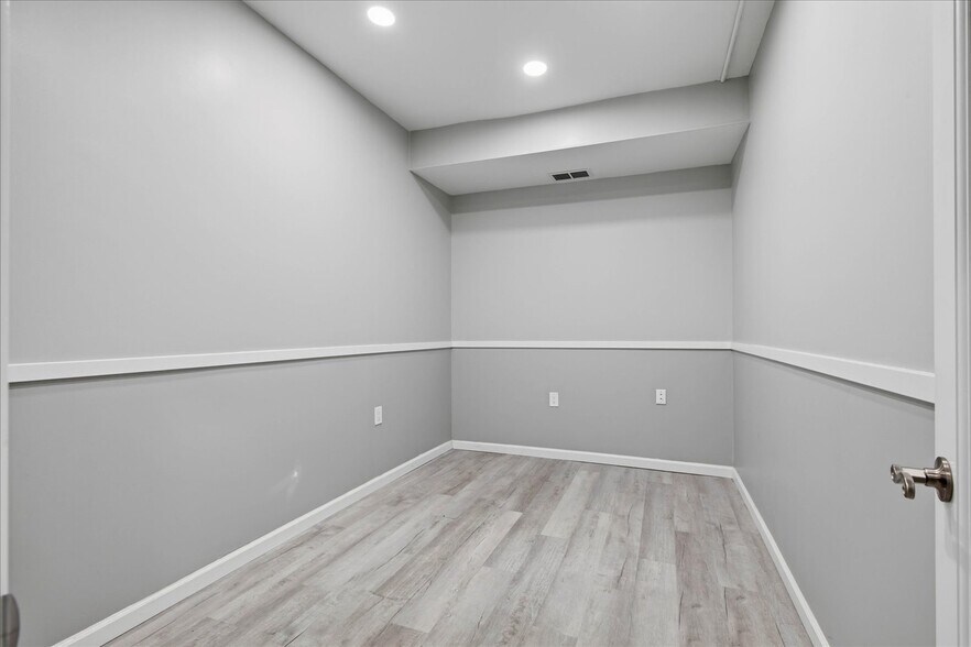 More Photos Of 641 S Prince St, Lancaster Storefront For Sale