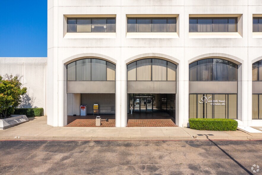 More Photos Of 7001 Boulevard 26, North Richland Hills Office For Sale