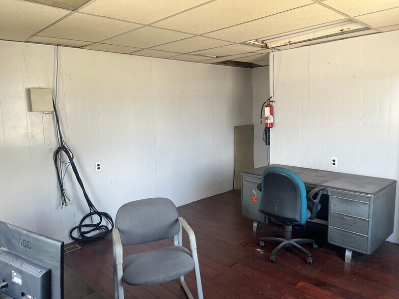 More Photos Of 27206 Groesbeck Hwy, Roseville Industrial For Sale