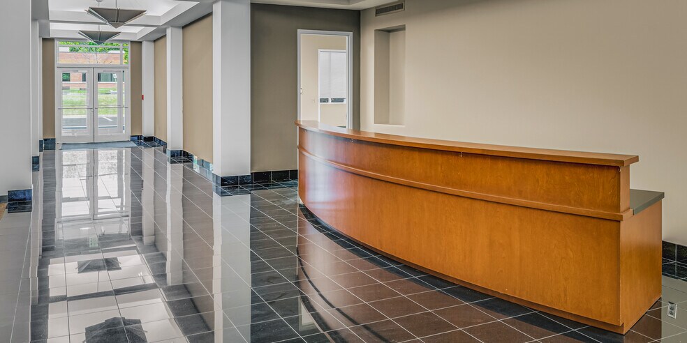 More Photos Of 7345 Goodlett Farms Pky, Cordova Office For Sale