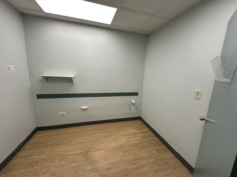 More Photos Of 6338 S Pulaski Rd, Chicago Storefront For Lease