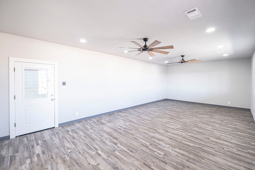 More Photos Of 14010 W Silver Fox Trl, Odessa Warehouse For Sale