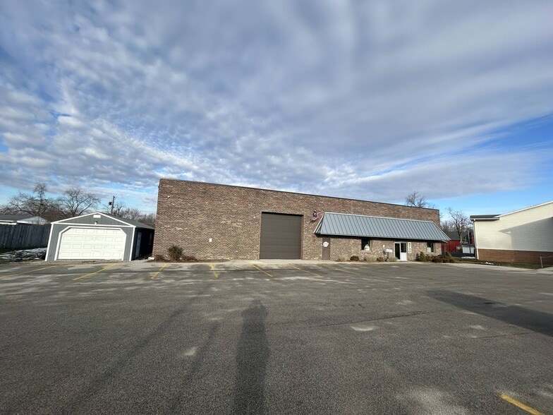 Primary Photo Of 5730 Bluffton Rd, Fort Wayne Light Manufacturing For Sale