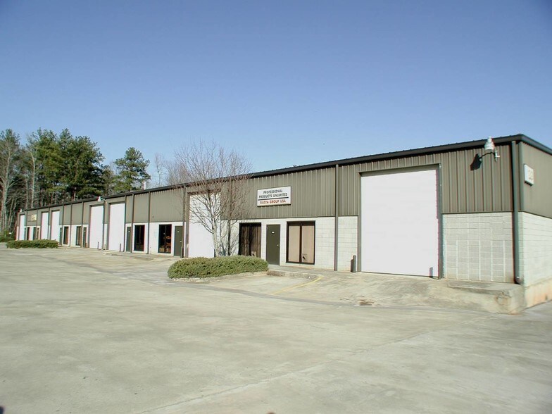 More Photos Of 133 Bethea Rd, Fayetteville Warehouse For Lease