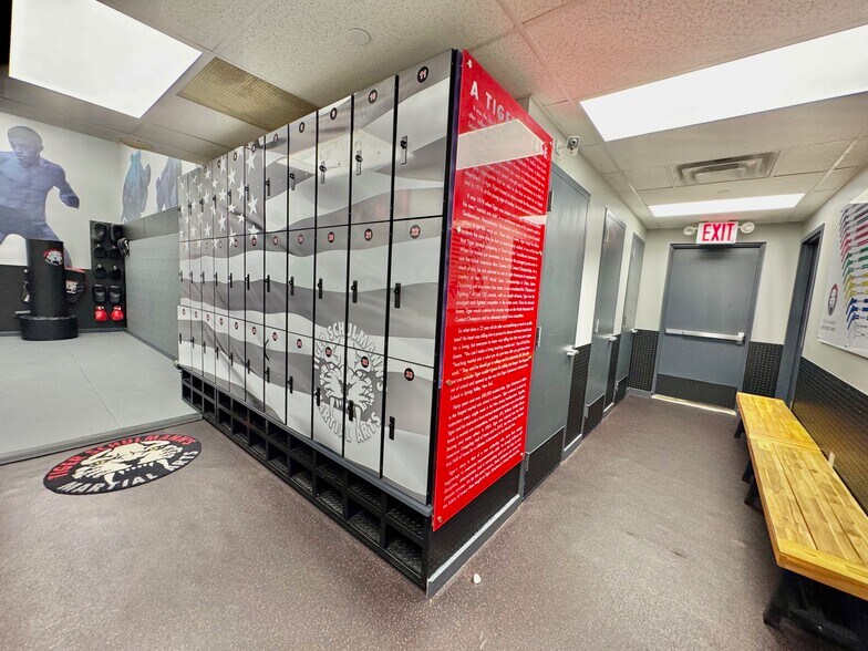 More Photos Of 215-15 Northern Blvd, Bayside Storefront Retail Office For Lease