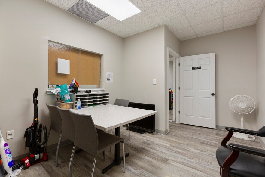 More Photos Of 1300 Gardiner Ln, Louisville Medical For Sale