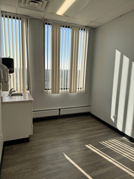 More Photos Of 121 S Wilke Rd, Arlington Heights Medical For Lease