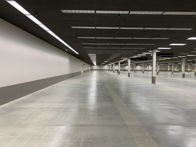 More Photos Of 35900 Date Palm Dr, Cathedral City Freestanding For Sale