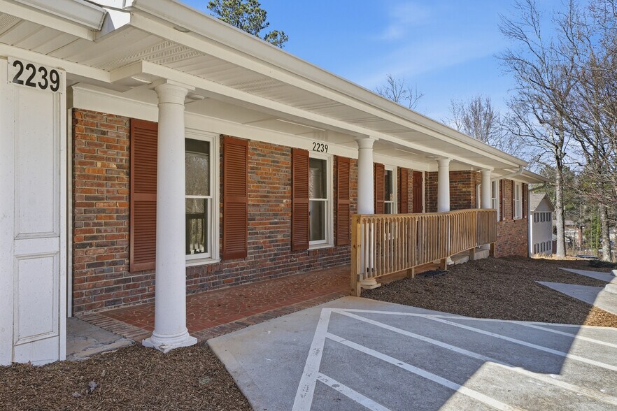 More Photos Of 2239 Scenic Dr, Snellville Office For Sale