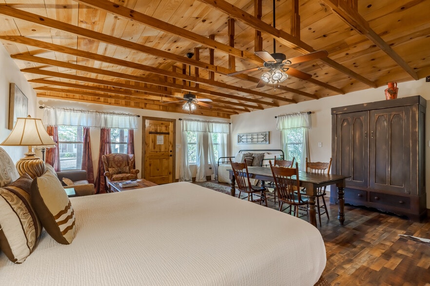 More Photos Of 514 W Austin St, Fredericksburg Specialty For Sale