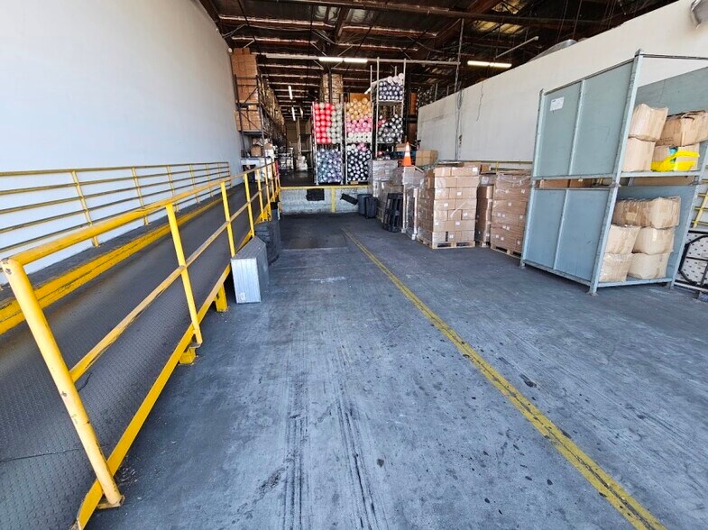 More Photos Of 4121 S Alameda St, Los Angeles Warehouse For Lease