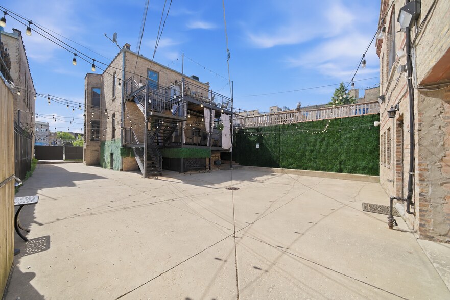 More Photos Of 2635 N Kedzie Ave, Chicago General Retail For Lease
