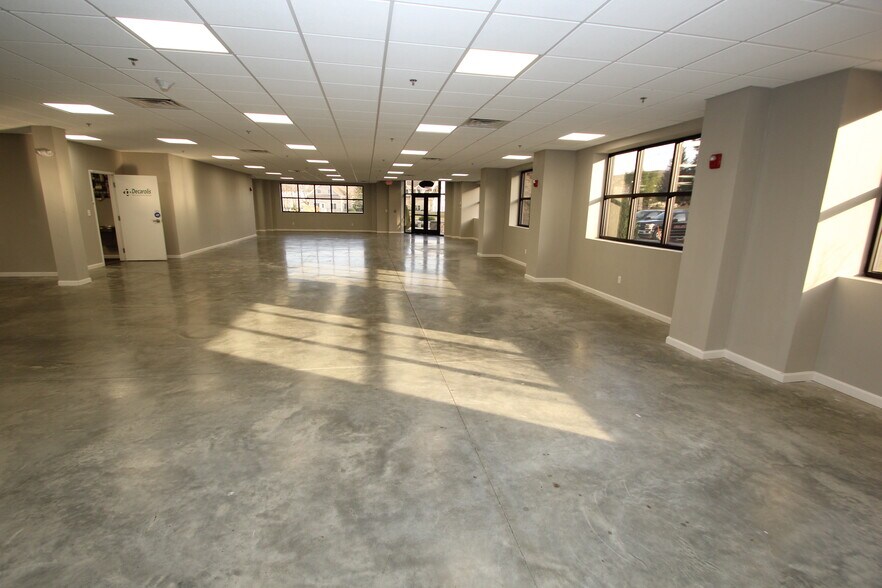 More Photos Of 2302 Turnpike St, North Andover General Retail For Sale