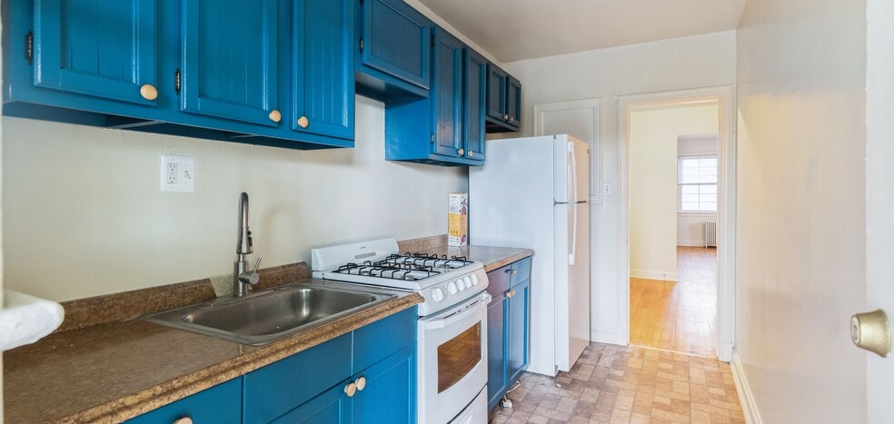 More Photos Of 4482 MacArthur Blvd NW, Washington Apartments For Sale