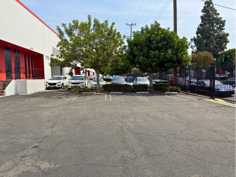 More Photos Of 4605-4631 S Alameda St, Los Angeles Unknown For Lease