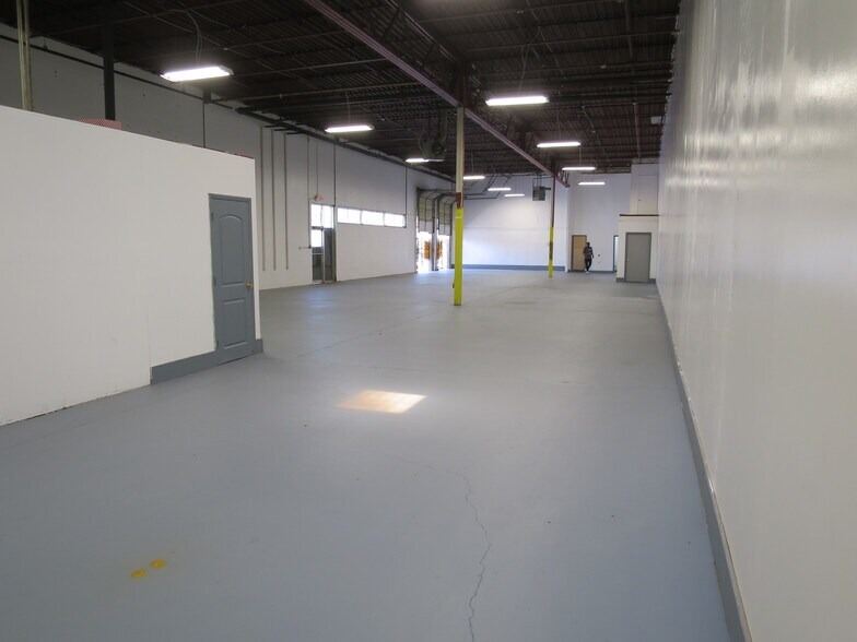 More Photos Of 845 E E.H. Crump Blvd, Memphis Warehouse For Sale