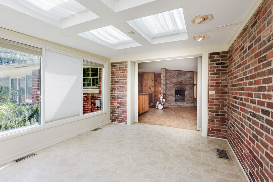 More Photos Of 3025 Breckenwood Dr, Lexington Multifamily For Sale