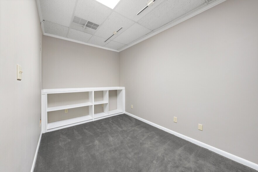 More Photos Of 1405-1437 Freeway Dr, Reidsville General Retail For Lease