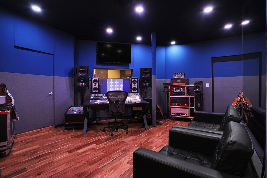 More Photos Of 2258 Young Ave, Memphis Loft Creative Space For Sale