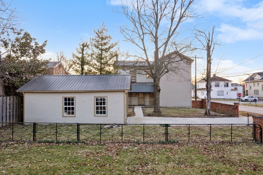 More Photos Of 301 N Main St, Georgetown Healthcare For Sale