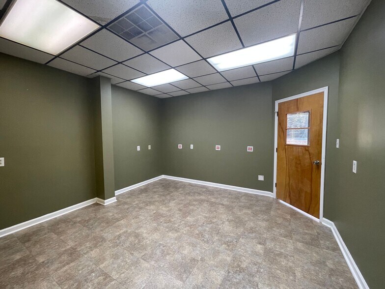 More Photos Of 1911 Lejeune Blvd, Jacksonville Storefront Retail Office For Lease