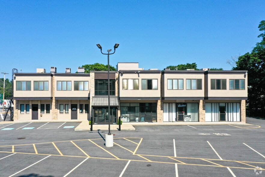 More Photos Of 92-94 Walnut St, Saugus Medical For Lease