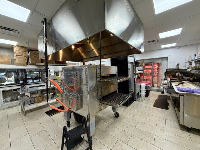 More Photos Of 10305 Taylorsville Rd, Louisville Restaurant For Sale