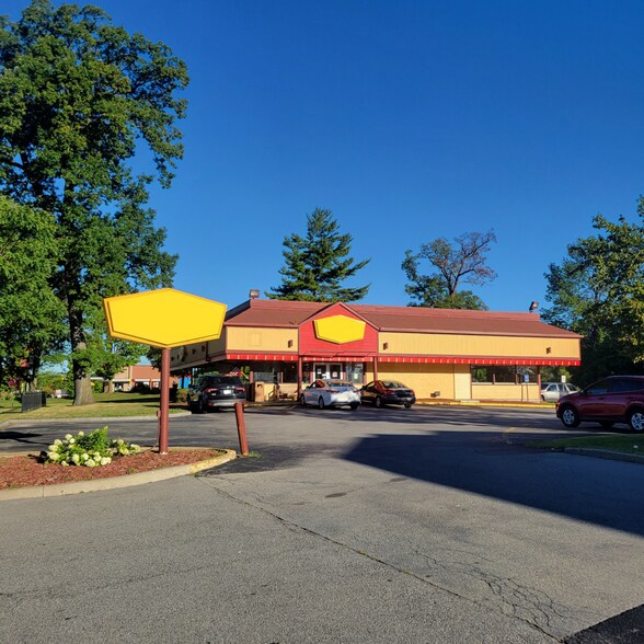 Primary Photo Of 697 Troy Schenectady Rd, Latham Restaurant For Lease
