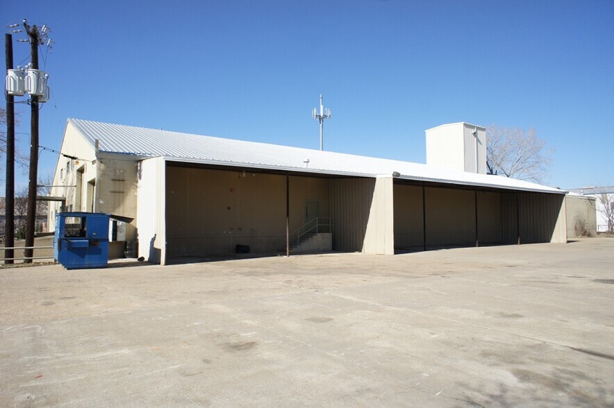 More Photos Of 8331 Hoyle Ave, Dallas Distribution For Sale