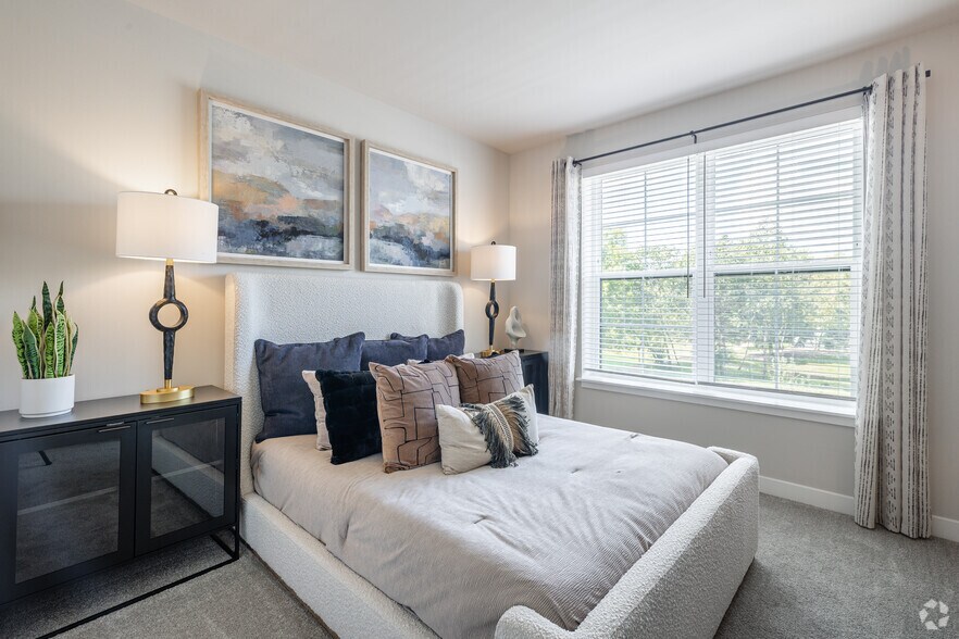 More Photos Of 250 McHenry Rd, Buffalo Grove Apartments For Lease