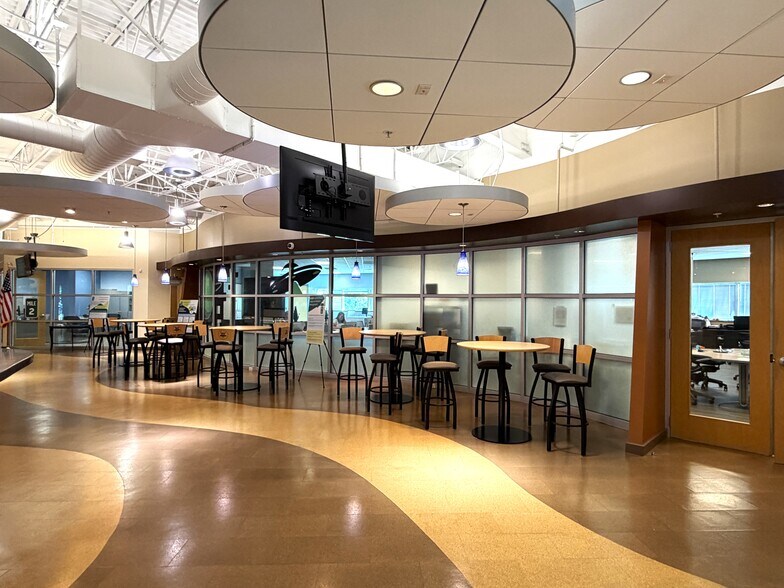 More Photos Of 5000 Springfield St, Dayton Office For Sale
