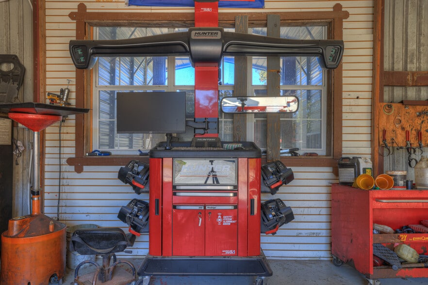 More Photos Of 8328 FM 2673, Canyon Lake Auto Repair For Sale