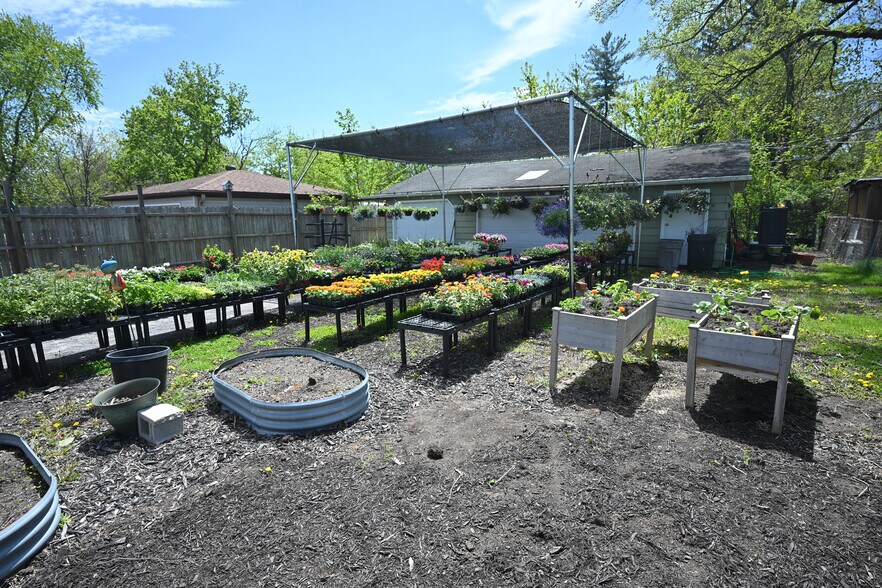 More Photos Of 310 W Irving Park Rd, Wood Dale General Retail For Sale