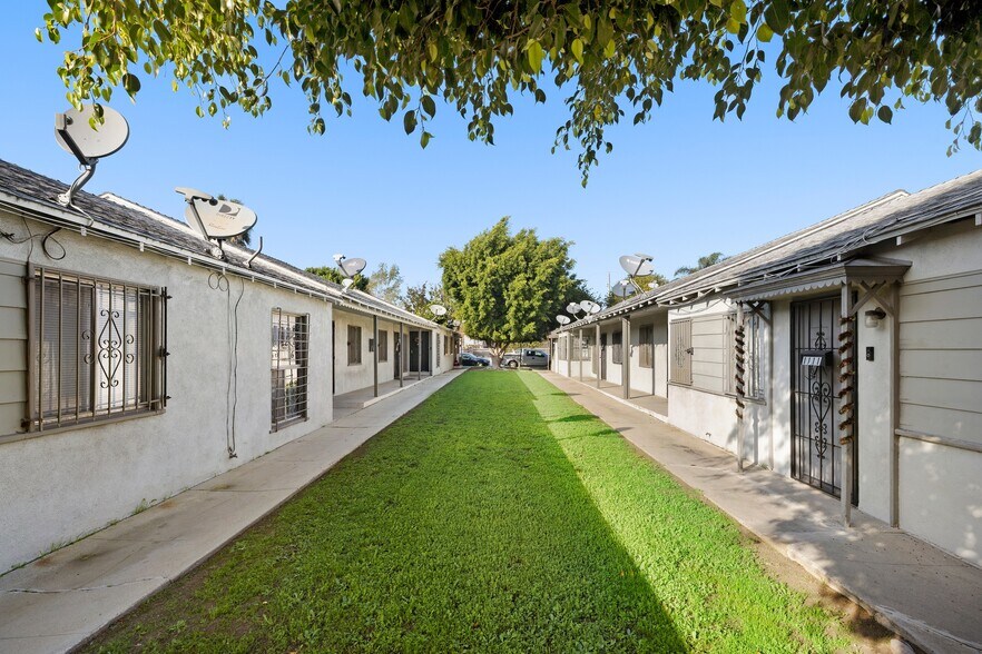 More Photos Of 1105-1125 E Hyde Park Blvd, Inglewood Apartments For Sale