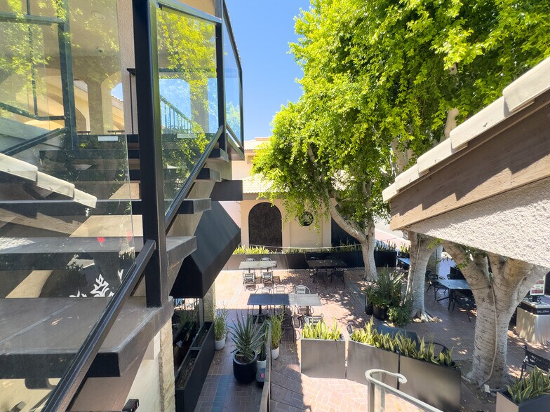 More Photos Of 73111 El Paseo Dr, Palm Desert Storefront Retail Office For Lease