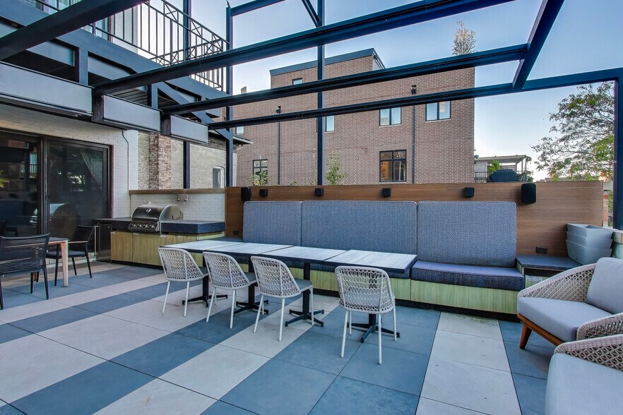 More Photos Of 1950 N Sedgwick St, Chicago Storefront Retail Residential For Sale