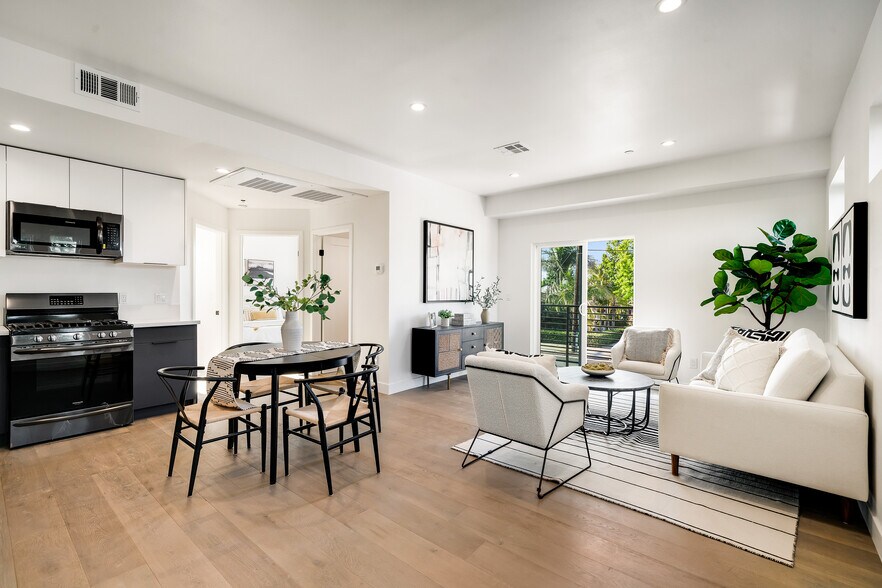 More Photos Of 6082 W 18th St, Los Angeles Apartments For Sale