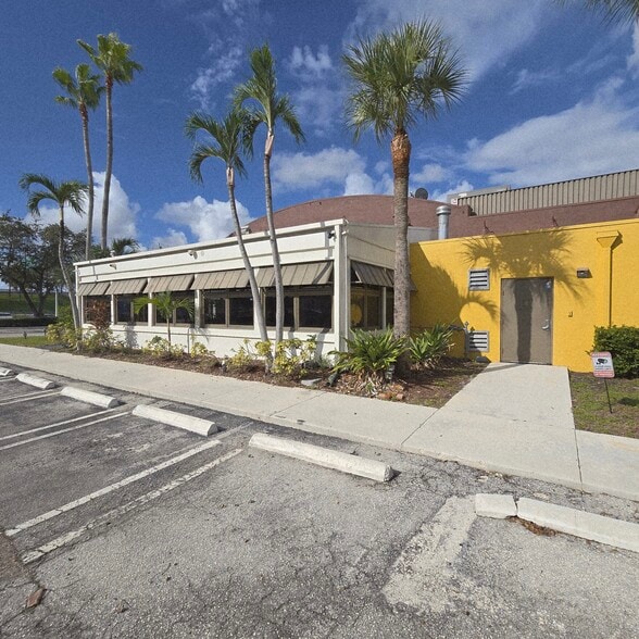 More Photos Of 8191 NW 12th St, Doral Restaurant For Lease