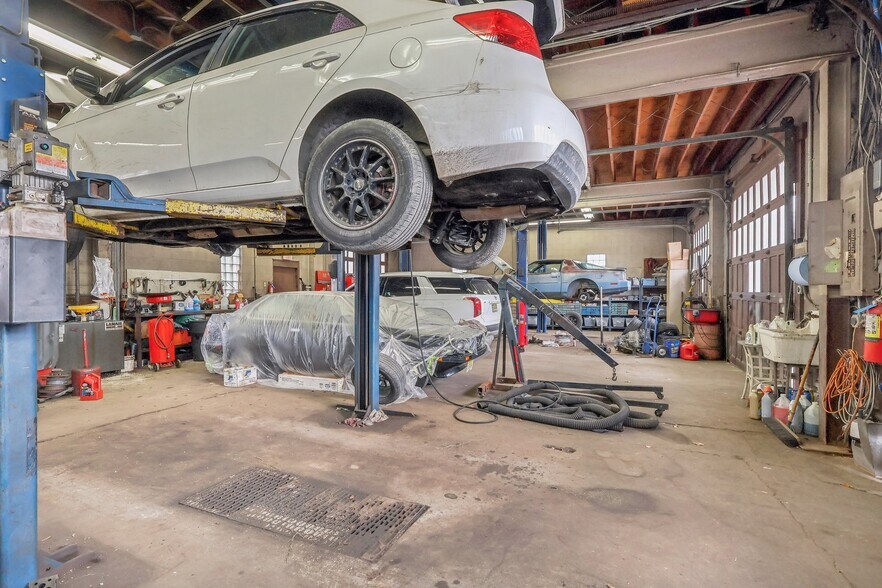 More Photos Of 1741 Princeton Ave, Lawrence Auto Repair For Sale