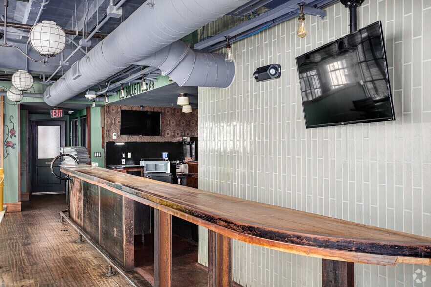 More Photos Of 717 6th St NW, Washington Bar For Lease