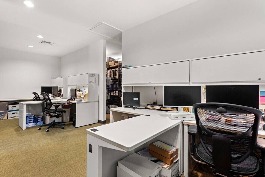 More Photos Of 400 Sugartree Ln, Franklin Office For Sale
