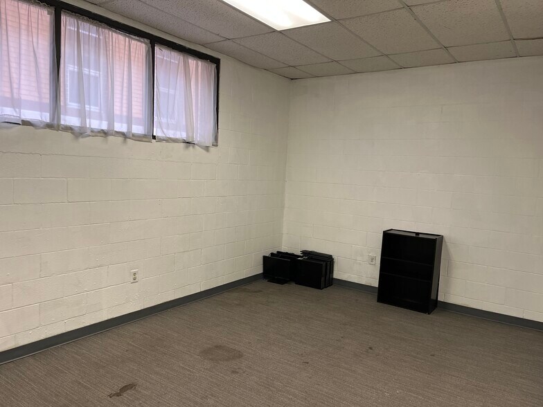 More Photos Of 6612 Arlington Expy, Jacksonville Schools For Lease